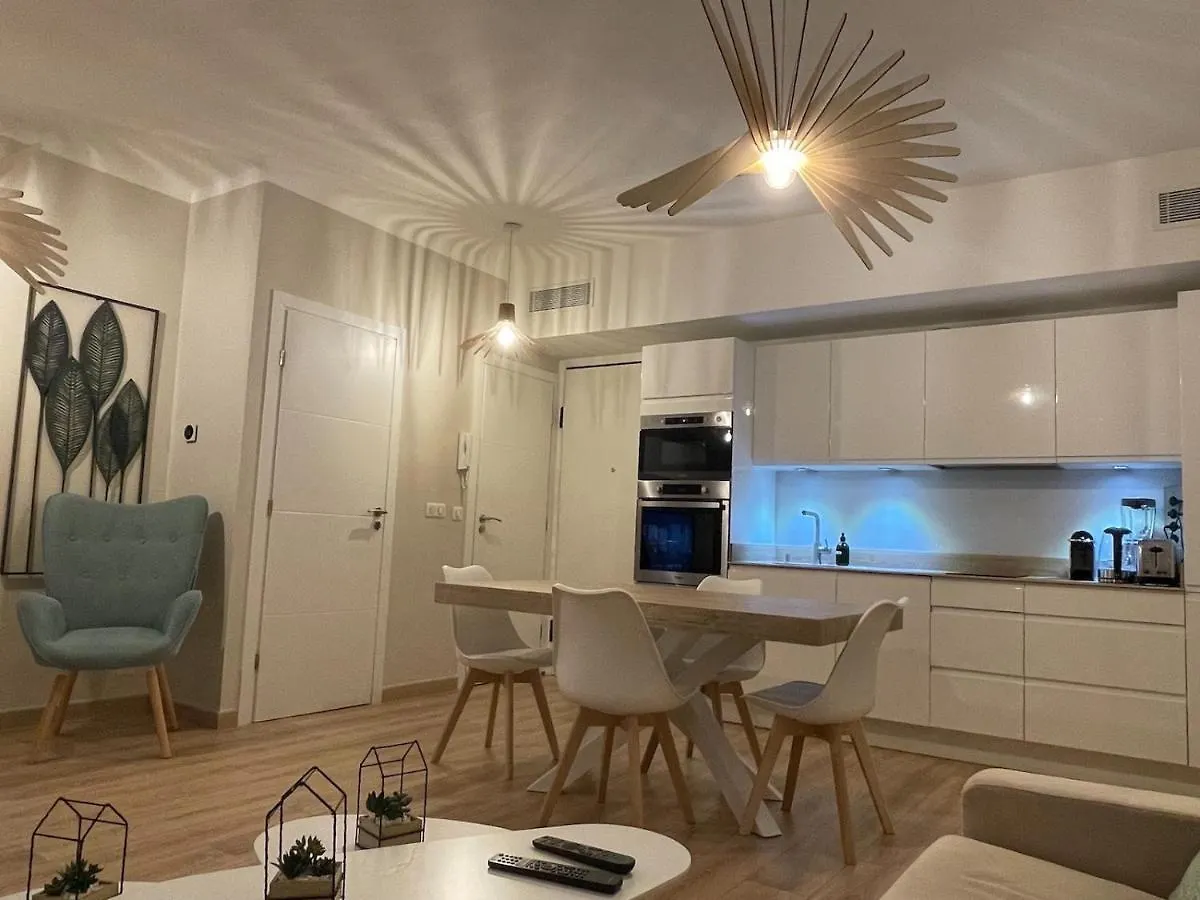 Reine Marie :Top Floor Carre D'Or Avec Acces Direct A La Mer Nice Apartment