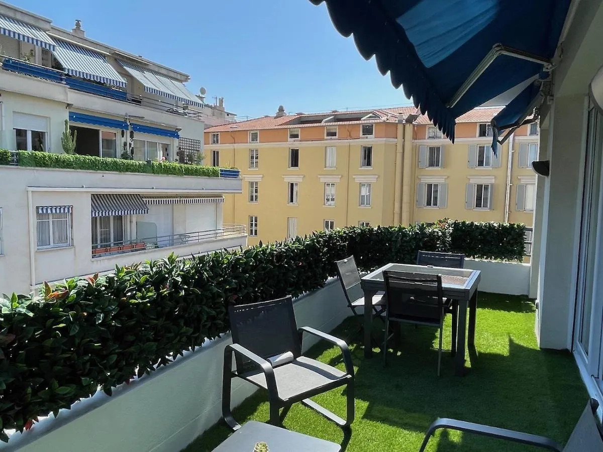 Reine Marie :Top Floor Carre D'Or Avec Acces Direct A La Mer Nice
