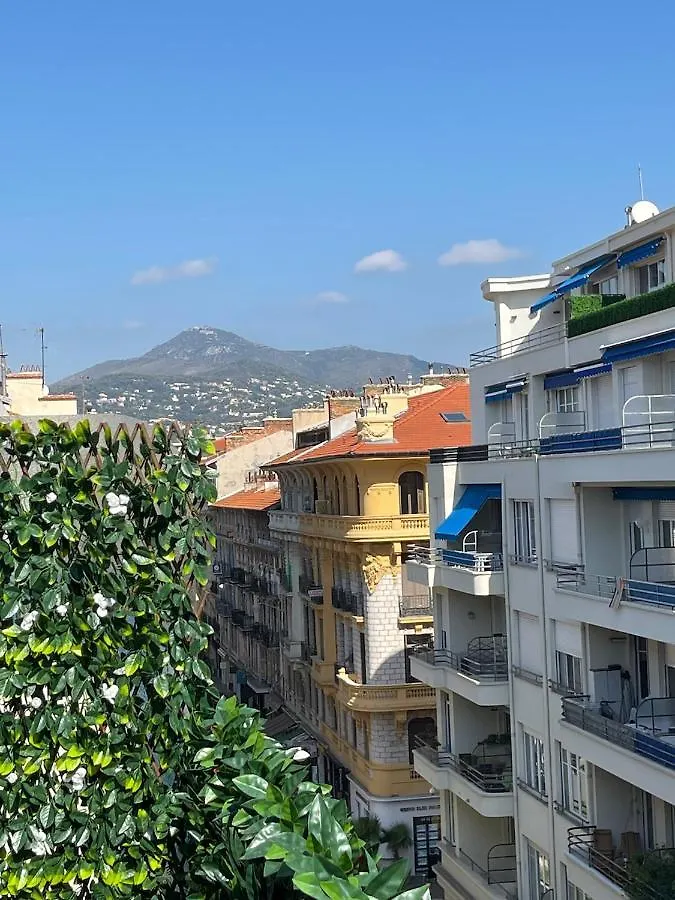 Reine Marie :Top Floor Carre D'Or Avec Acces Direct A La Mer Nice France