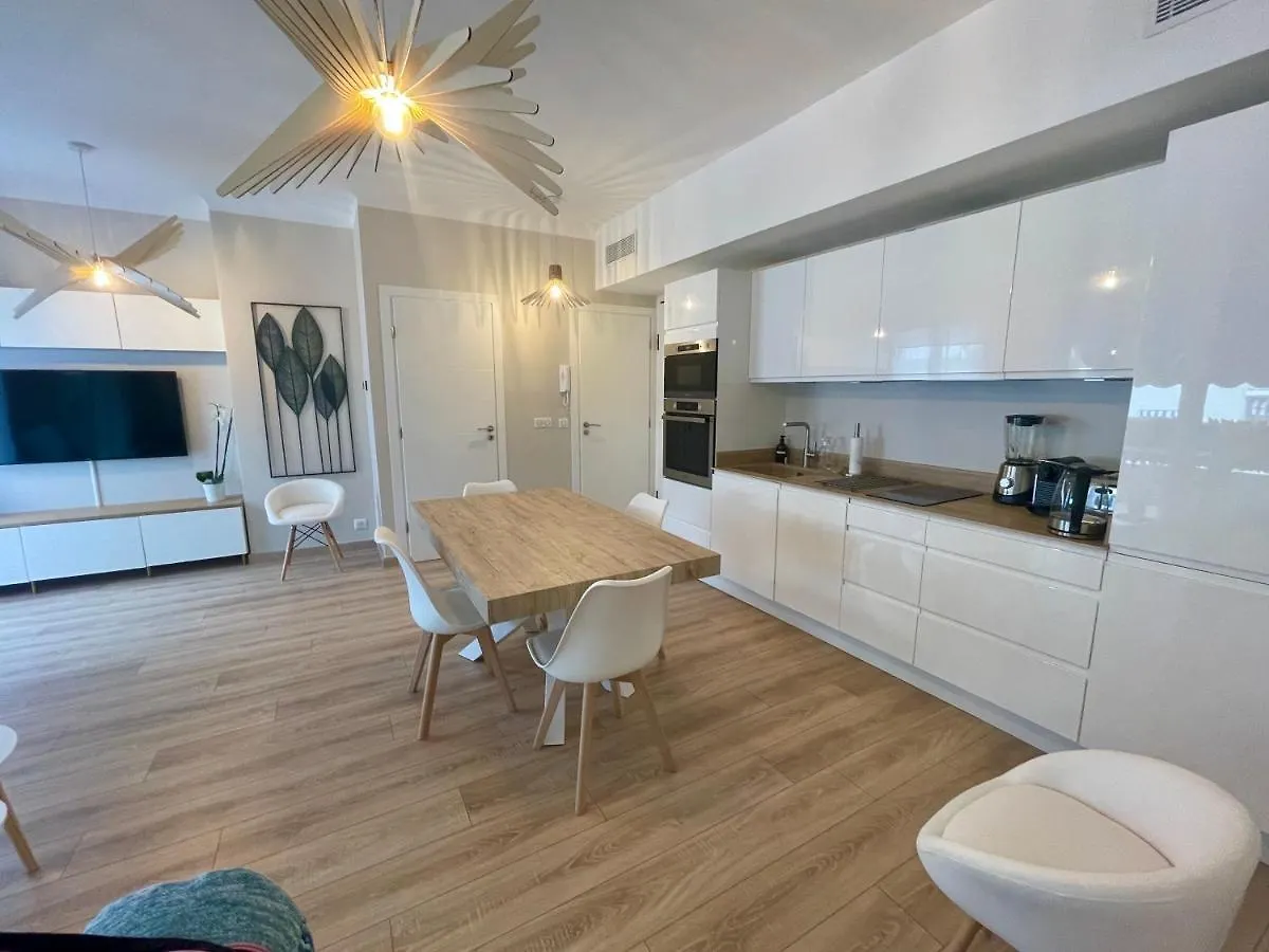 Reine Marie :Top Floor Carre D'Or Avec Acces Direct A La Mer Nice 0*,  France