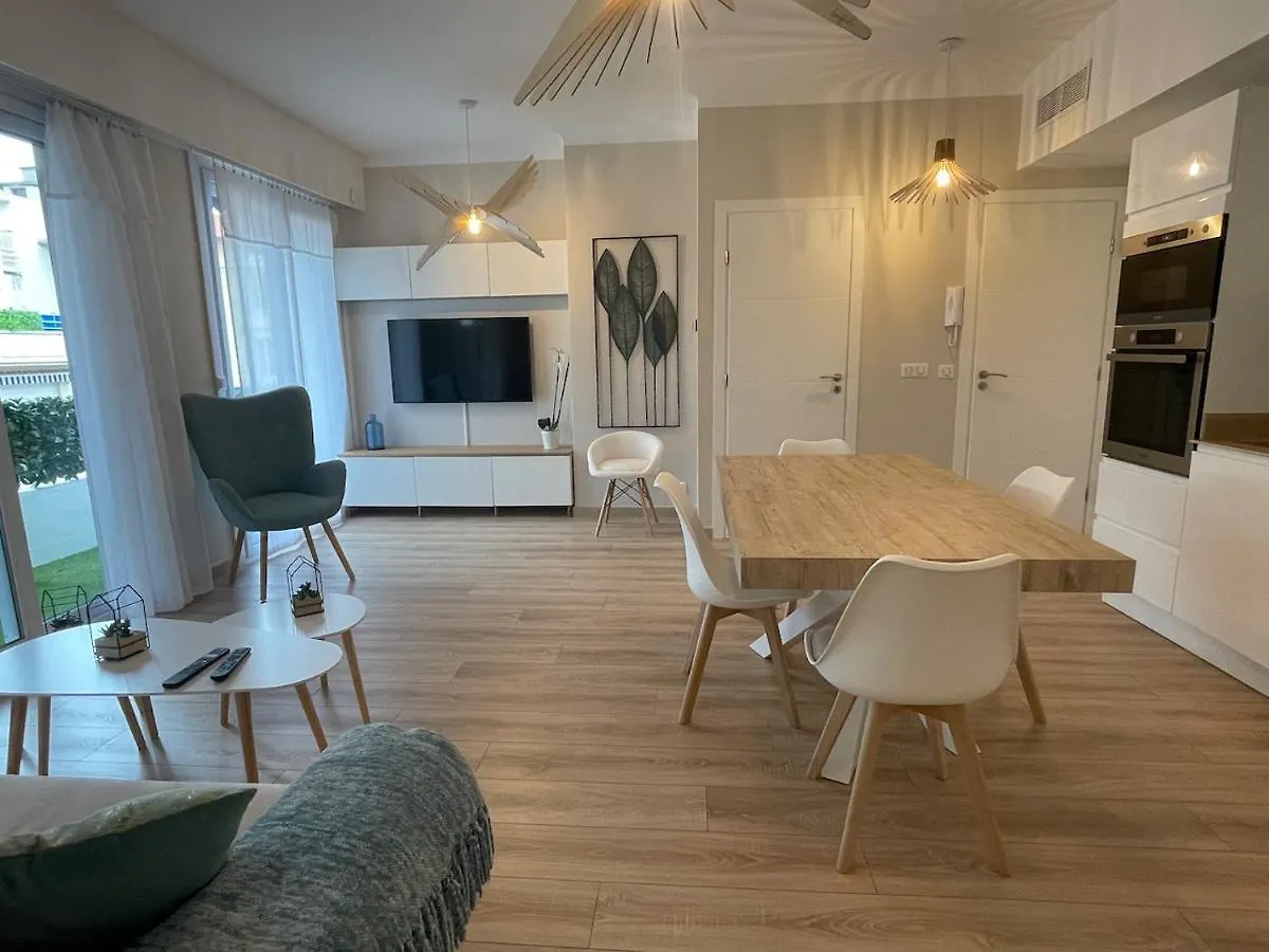 Reine Marie :Top Floor Carre D'Or Avec Acces Direct A La Mer Nice Apartment